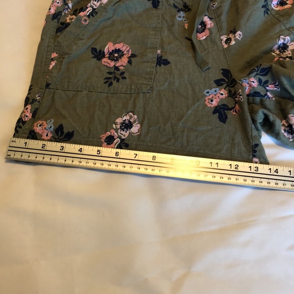 Women’s Nautica size large green floral linen shorts with front pockets - Picture 5 of 9